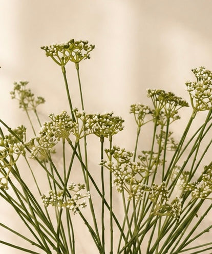 Blomista Soft Meadow zijden boeket met witte wilde bloemen in bruine vaas