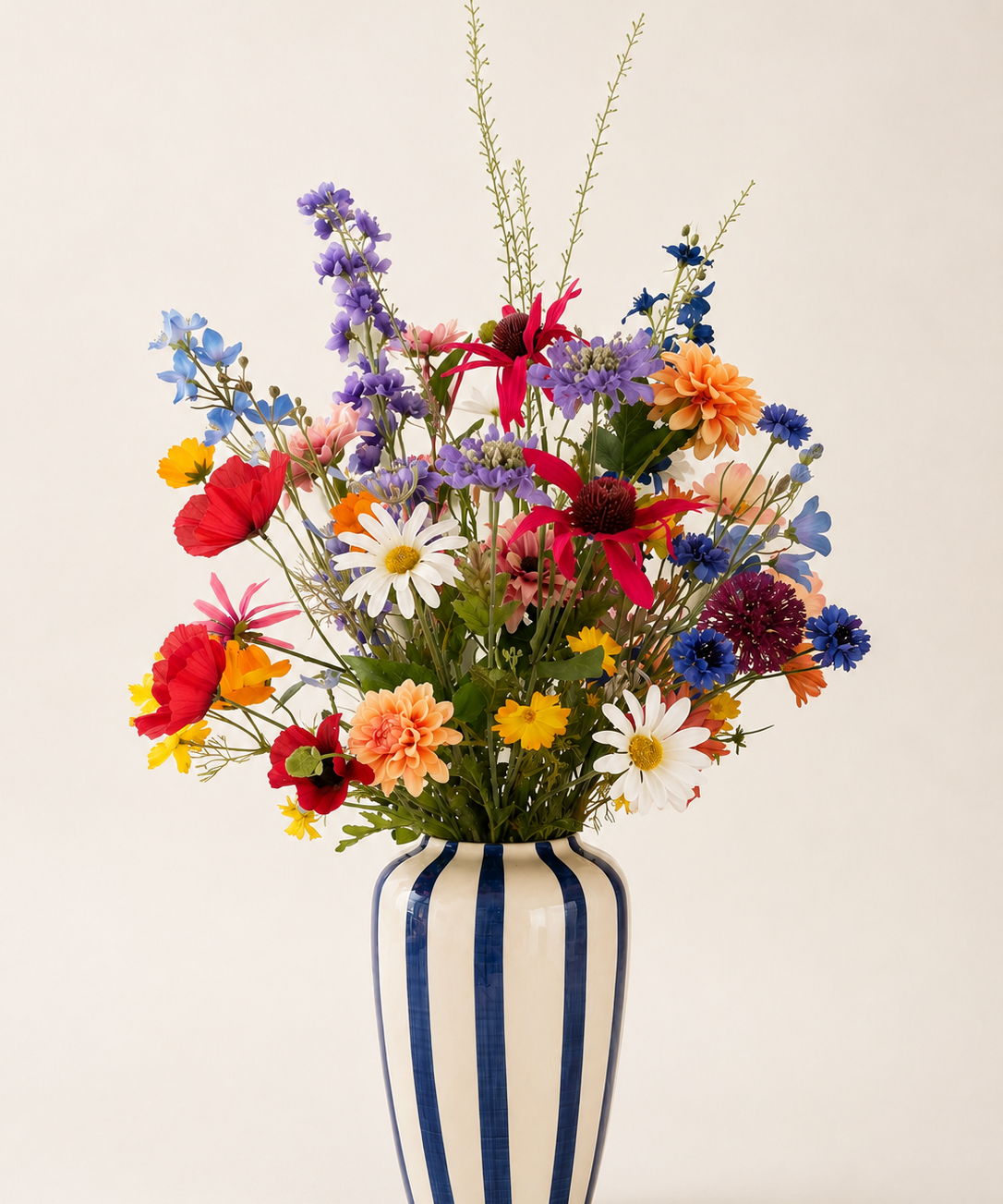 Zijden bloemen boeket Wild Elegance kleurrijk met Val Pottery vaas
