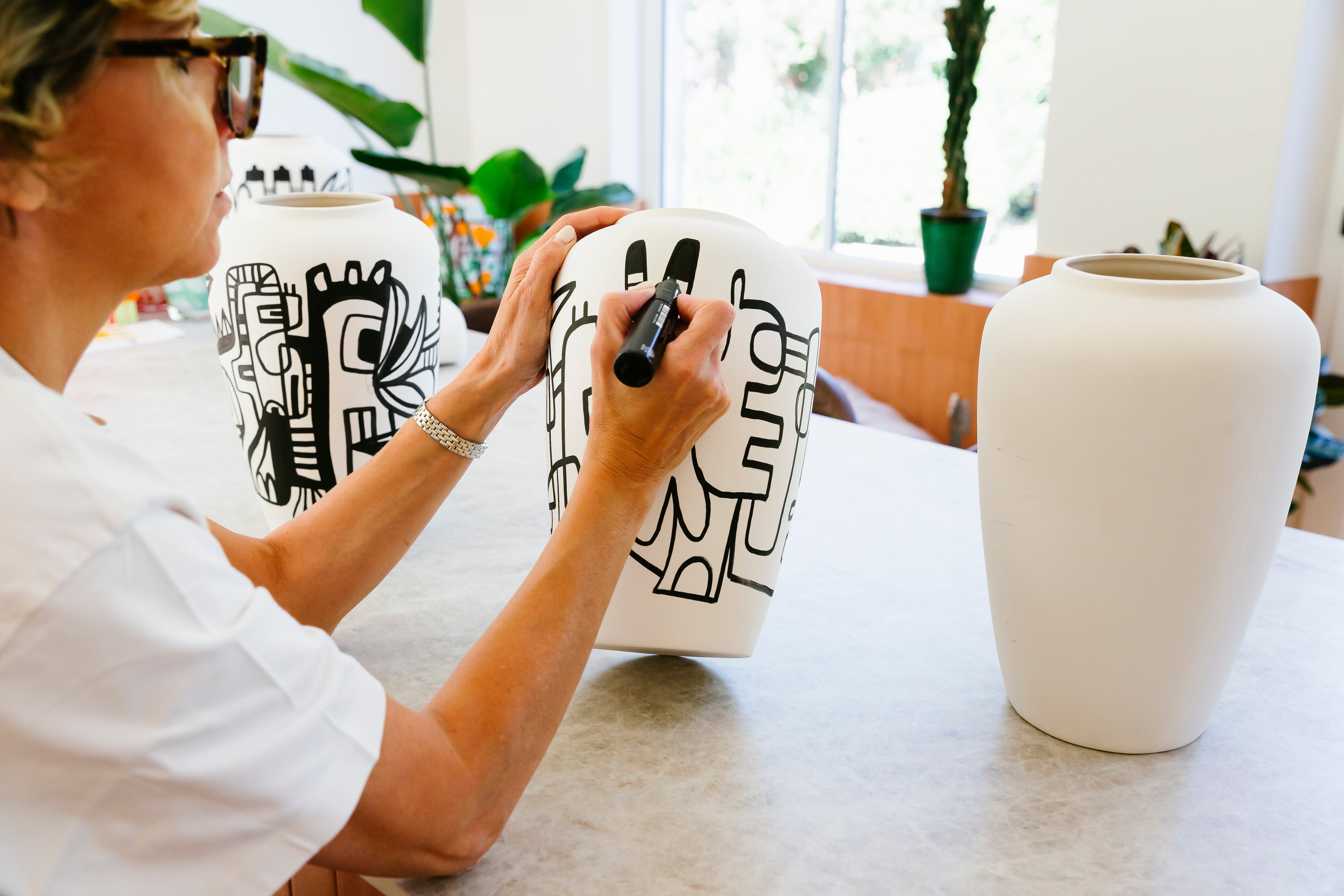 Val Pottery & Julie Loeckx — Vaas Limited Noir Black