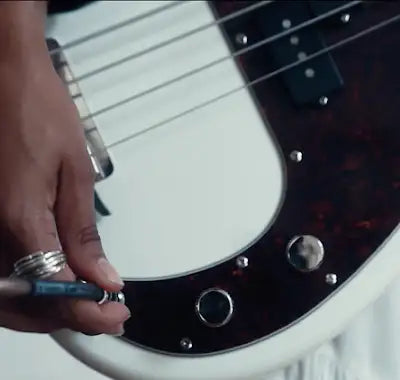 Geurkaars LOLA JAMES HARPER - The Music Studio on Trufo Street