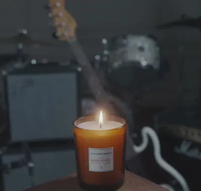 Geurkaars LOLA JAMES HARPER - The Music Studio on Trufo Street