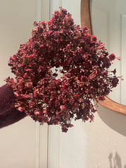 Burgundy winterkrans – warme elegantie voor binnen en buiten