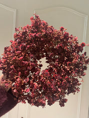 Burgundy winterkrans – warme elegantie voor binnen en buiten