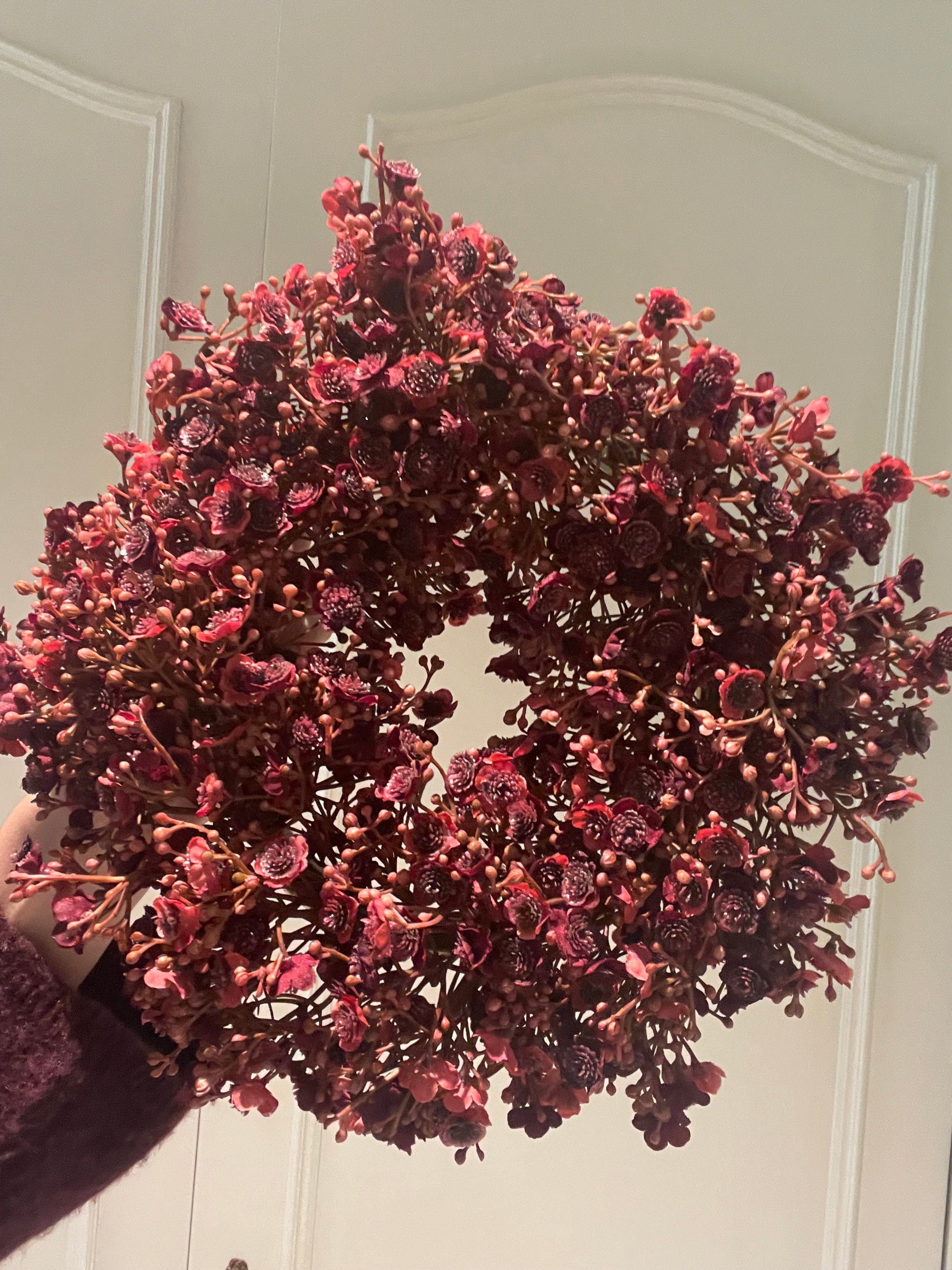 Burgundy winterkrans – warme elegantie voor binnen en buiten