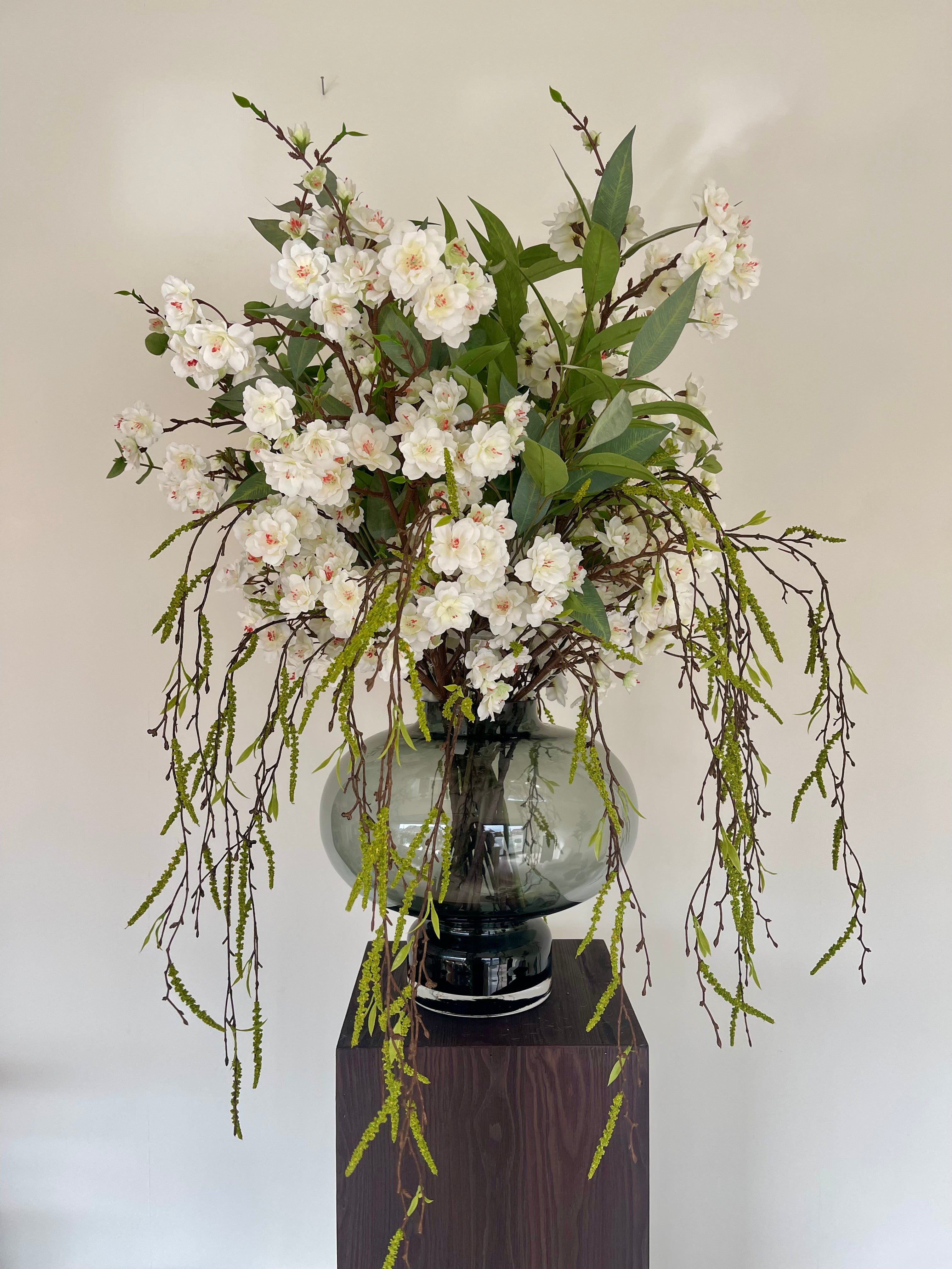 Exclusief zijden boeket met Balloon vase - White Elegance