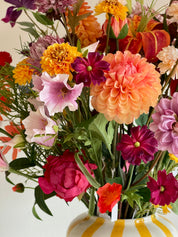 Exclusief zijden boeket met Val Pottery vaas – Herfsteditie