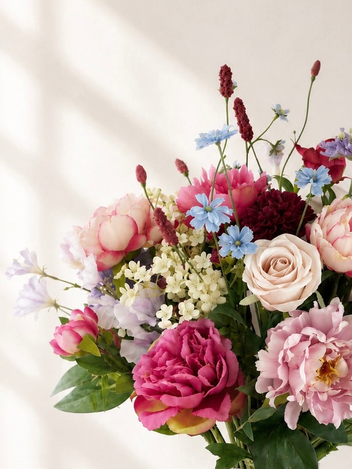 Zijden bloemenboeket Elegant Romance met vaas