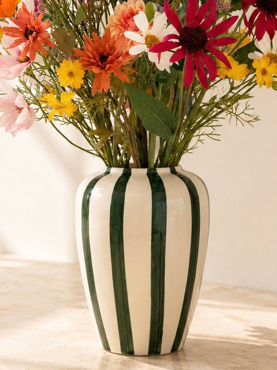 Zijden bloemenboeket Wild Elegance met vaas