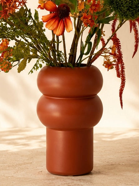 Burnt Orange zijden boeket detail terracotta vaas