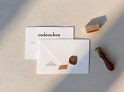 Fysieke Blomista-cadeaubon in luxe envelop met lakzegel, stijlvol verpakt voor verzending per post