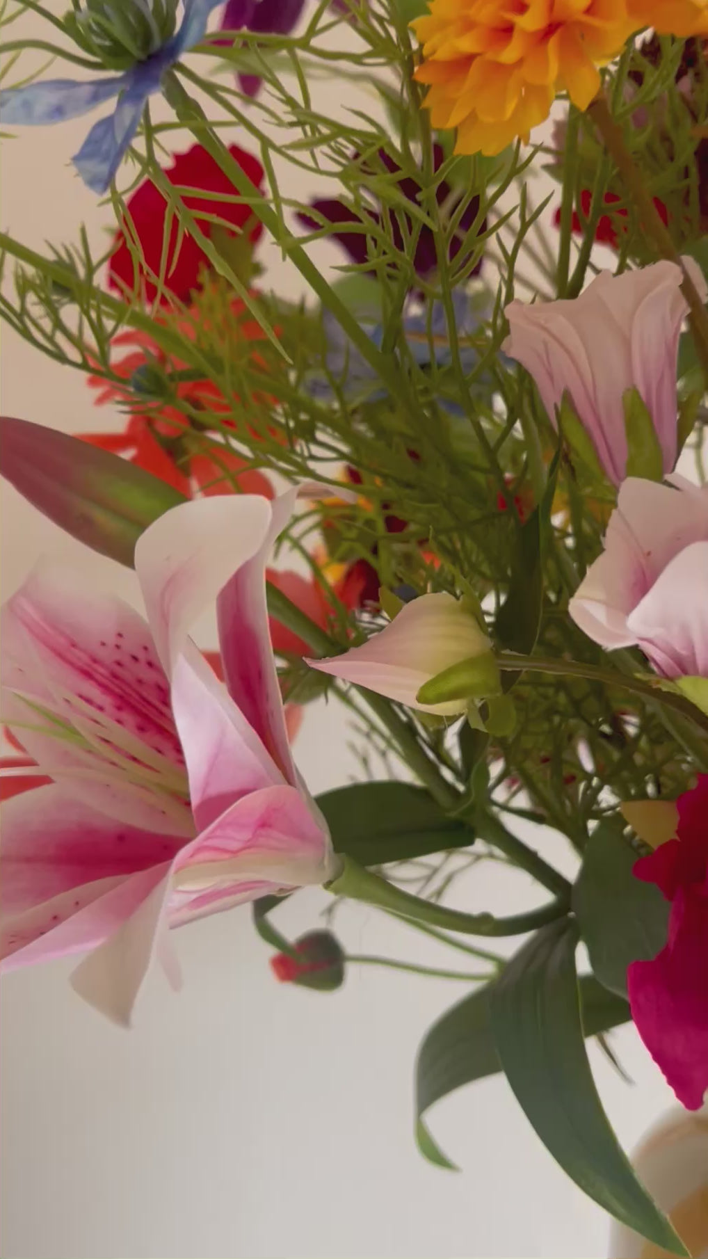 Exclusief zijden boeket met Val Pottery vaas – Herfsteditie