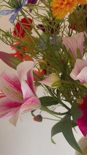 Exclusief zijden boeket met Val Pottery vaas – Herfsteditie