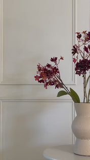 Zijden boeket Met vaas Little Burgundy – Tijdloze elegantie in diepe bordeaux tinten