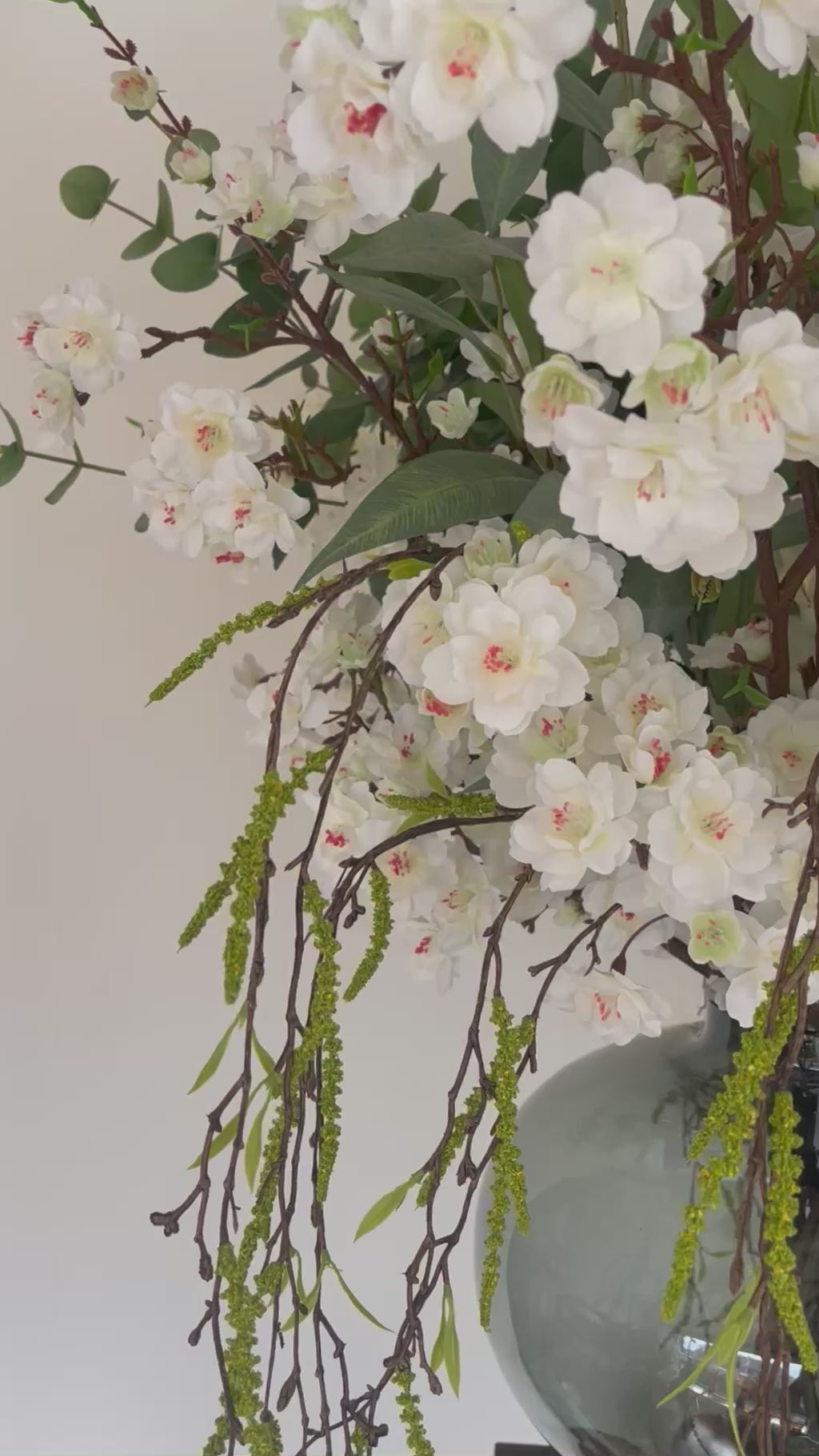 Exclusief zijden boeket met Balloon vase - White Elegance