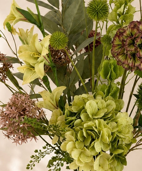 Wild Green zijden boeket met groene bloemen en naturel vaas
